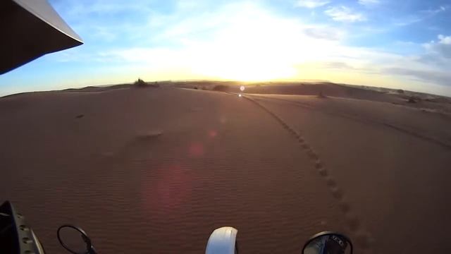 Erg Chebbi - Honda Transalp 650 vs Suzuki DR 650 RS vs KTM 450 EXC | ROLLO MOTERO смотреть онлайн
