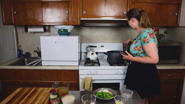 Easy Weeknight Jambalaya | No Expert with Emily Duncan смотреть онлайн