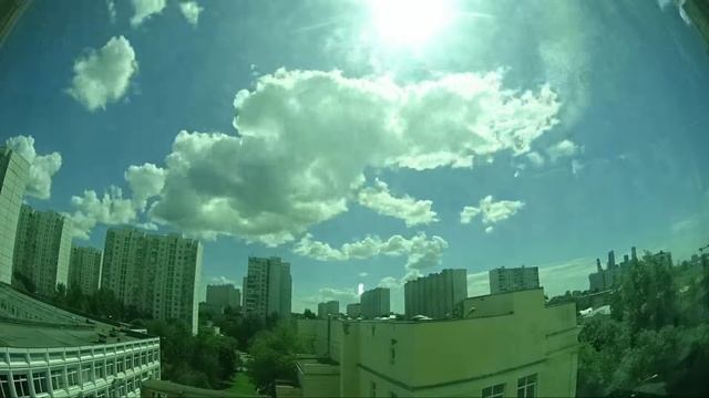 Небо в Москве 18 июня (Интервальная съёмка) Sony FDR-X1000V смотреть онлайн