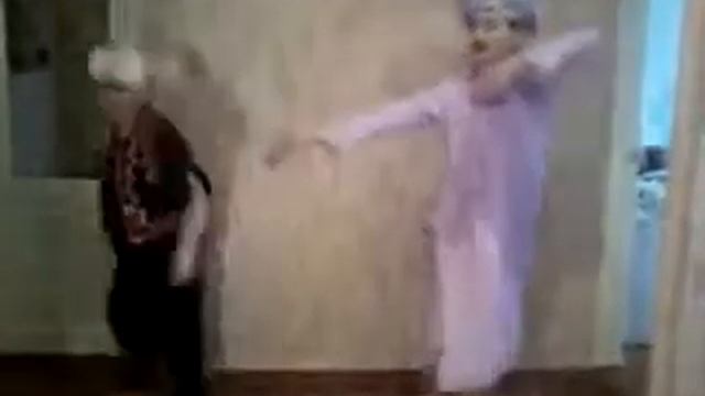 Индийский танец.avi смотреть онлайн