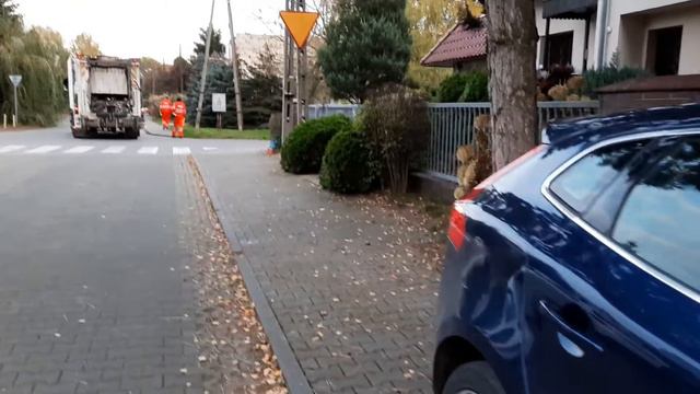 работа по уборке муссора на улицах. Познань смотреть онлайн