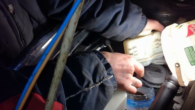 Замена жидкости ГУР НИССАН ТЕАНА 32(прокачка) смотреть онлайн