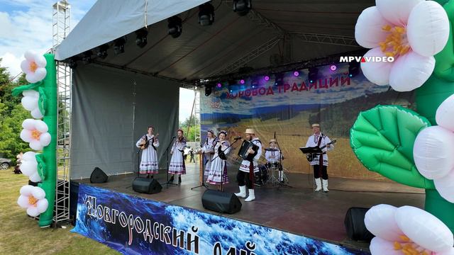 Беларусские народные песни ~ Праздник в деревне Наволок смотреть онлайн