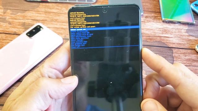 How to Wipe Cache Parition on Samsung Galaxy S20, S20+ & S20 Ultra смотреть онлайн