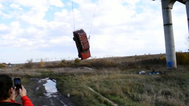 ВАЗ 2104 с моста смотреть онлайн
