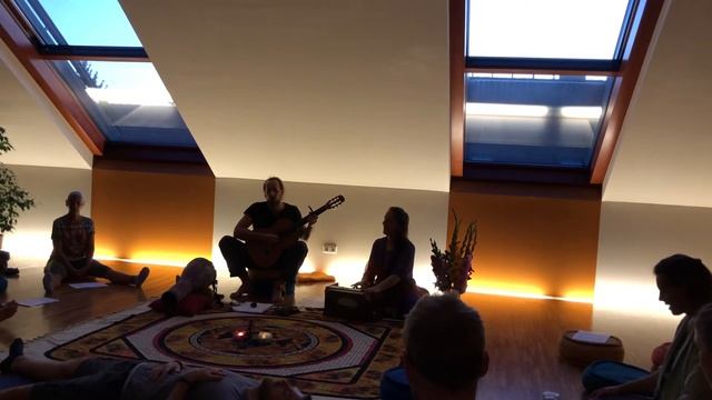 Mantrasingen 4.9.2021 im Agartha Yogaseminarzentrum in St. Pölten смотреть онлайн