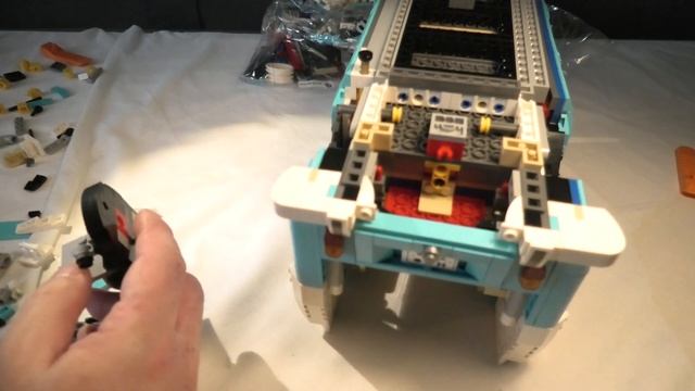 Building Lego Creator Volkswagen T2 Camper Van SET 10279 PART 7 смотреть онлайн