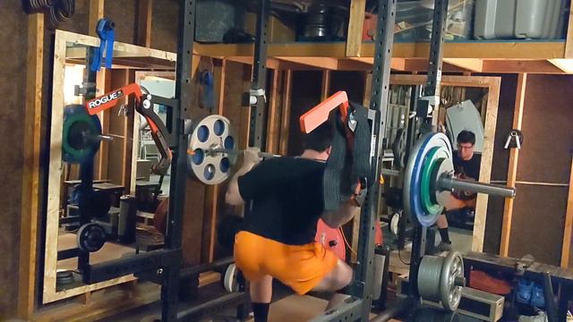 295 lbs (130 kg) pause squats for 6 смотреть онлайн