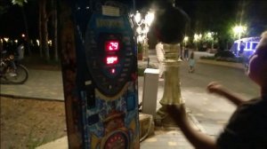 БЬЁМ ПО АВТОМАТУ КОТОРЫЙ ПОКАЗЫВАЕТ СИЛУ УДАРА И ВЫ УДИВИТЕСЬ ЧАСТЬ 3