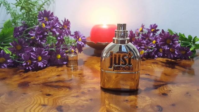 Парфюмерия"демонстрация флакона Just Cavalli Gold for Her"Roberto Cavalli смотреть онлайн