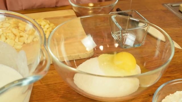 Яблоки 3 РЕЦЕПТА, которые сейчас вам точно пригодятся. Готовить просто с Люсьеной смотреть онлайн