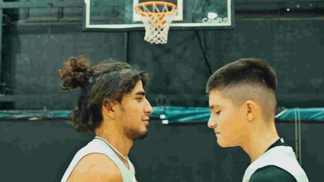 БАСКЕТБОЛ НА УРОДСКУЮ СТРИЖКУ ! смотреть онлайн