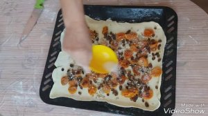 Пирог "Минутка" из слоёного теста с курагой и изюмом! Просто, быстро и очень вкусно!