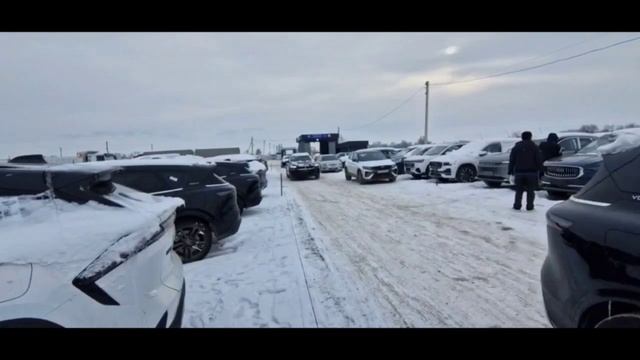 Geely Galaxy L7 гибрид в максимальной комплектации