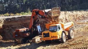 Видео о новом самосвале повышенной проходимости МоАЗ-75050.