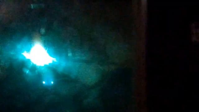 Блуждающий дуговой разряд в воздухе между угольными электродами без электрической фокусировки смотреть онлайн