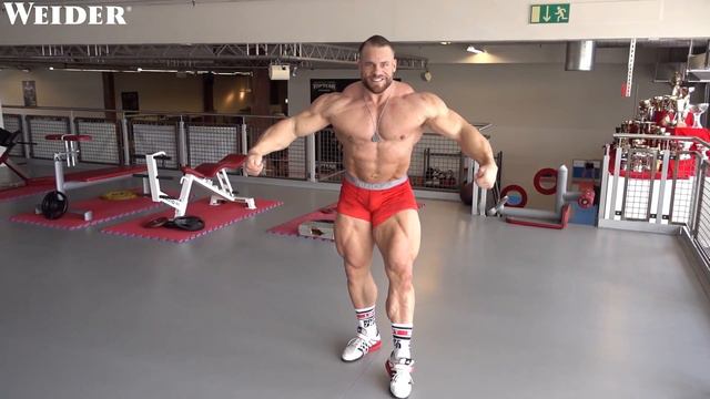 GIANT BEAR BODYBUILDER FLEXING - Form Check mit Lukas Wyler David Hoffmann - Weider Deutschland HD смотреть онлайн