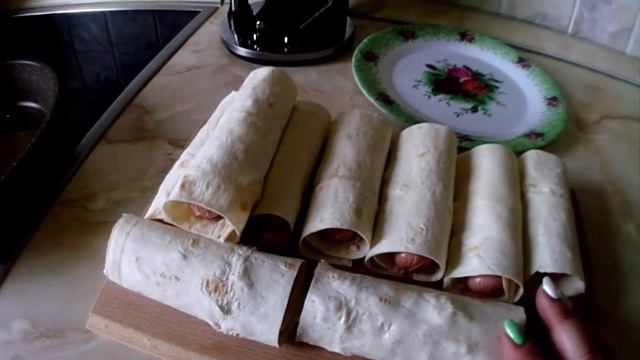 Сосиски в лаваше с сыром и картофельным пюре!Sausages in pita bread with cheese and mashed potatoes смотреть онлайн