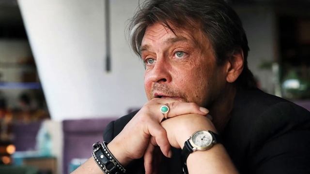 Час назад собщили... Александр Домогаров... смотреть онлайн