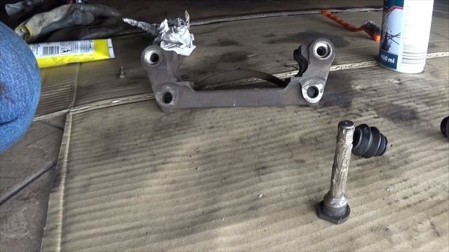 OPEL VAUXHALL AGILA A SUZUKI WAGON R+ TUTORIAL CAMBIO PASTIGLIE FRENI E PULIZIA PINZE / PORTA PINZ смотреть онлайн