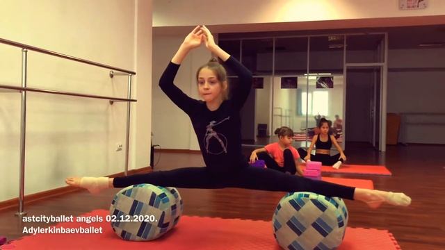 Morning stretch class (flexible & strong) #astcityballet #adylerkinbaevballet смотреть онлайн