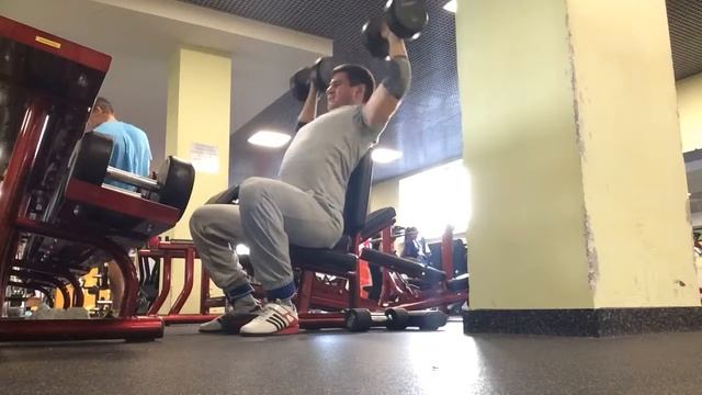 Жим гантелей сидя.29.08.16. смотреть онлайн