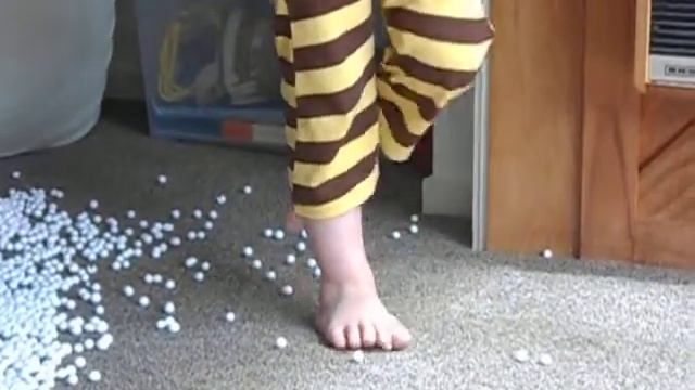 Пенопластовые шарики - просто хит! смотреть онлайн