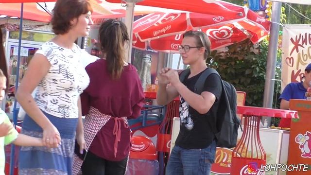 ПРАНК / СБРОСИЛ ПРОХОЖЕГО В ОЗЕРО / реакция прохожих на мои выходки смотреть онлайн