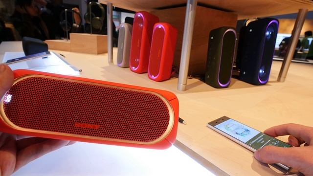 Sony SRS-XB30 Bluetooth Speaker with Light Effects Hands On смотреть онлайн