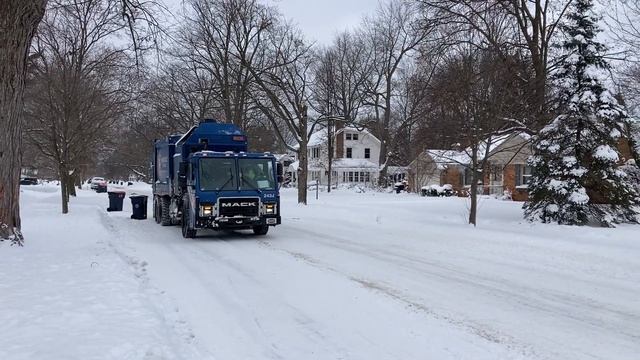 Republic Services Mack Heil Python on Trash pick up on Delayed trash pick up смотреть онлайн