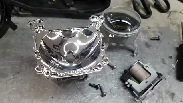 Mercedes C 204. Лечим запотевание фары, чистим линзы. смотреть онлайн