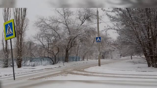 А вы в детстве тоже ловили ртом снежинки ???Снег в этом году в Волгограде - редкость ? смотреть онлайн