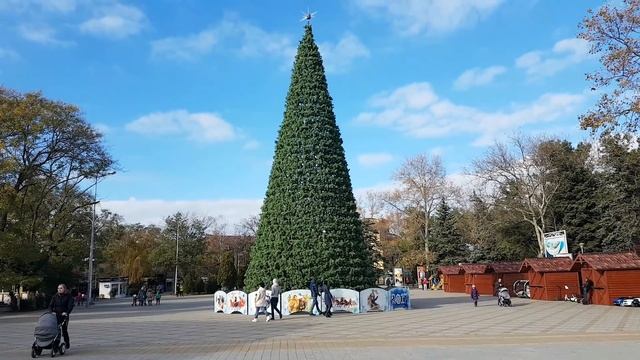 Анапа. 26.11.2017 новогодняя ёлка на театральной площади смотреть онлайн