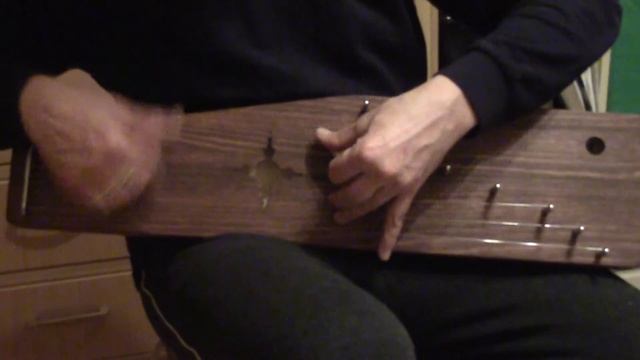 Мастерская ГУСЕЛЬНИК. Егор Стрельников играет на гуслях "Скоморошины" смотреть онлайн