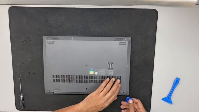 Lenovo V15-ADA : Disassembly and Upgrade Options ( M.2 SSD, Memory ) смотреть онлайн