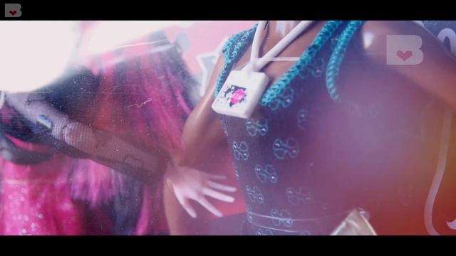 ГИГАНТСКАЯ РАСПАКОВКА посылки с ТРЕШ куклами Монстер Хай и LOL SURPRISE из Америки Monster High смотреть онлайн