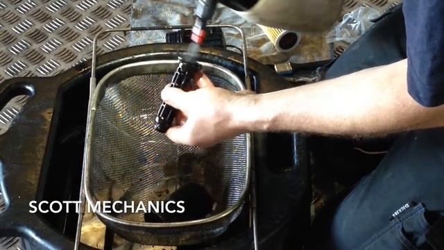 2003 Renault Clio 1.2 16v oil filter replacement Scott mechanics смотреть онлайн