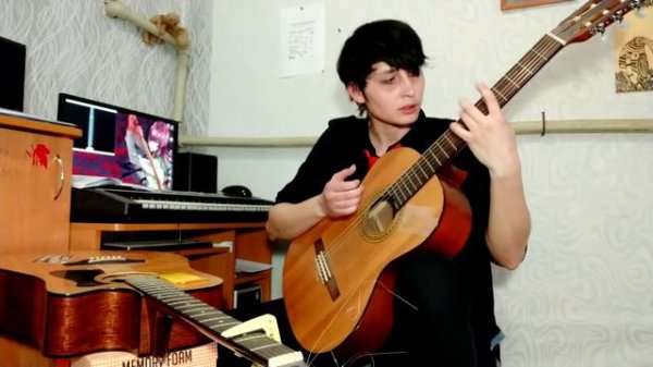 Девочка играет Фингерстайл(он же фингерчпокинг) на двух гитарах и клавишах! AkStar отдыхает!