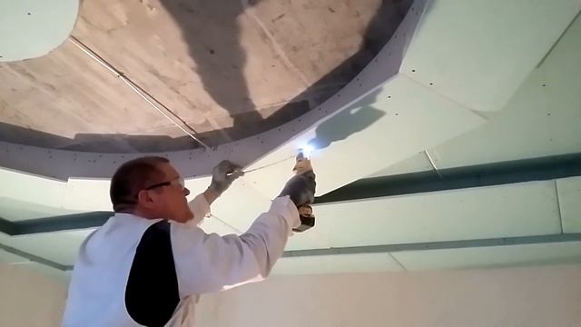 Гипсокартонные потолки, резак по гипсокартону DEWALT DCS551 смотреть онлайн