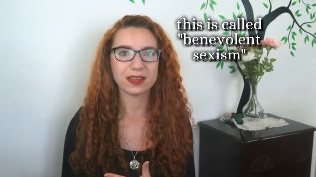 The Suffragettes white Edwardian dresses and sashes were political genius. They were also racist. смотреть онлайн