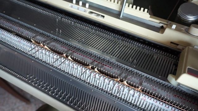 Machine knitting - Rib stitch pattern. смотреть онлайн