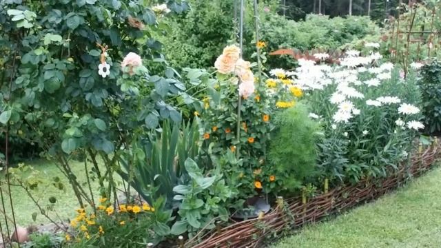 Стиль кантри Деревенский цветник на даче смотреть онлайн