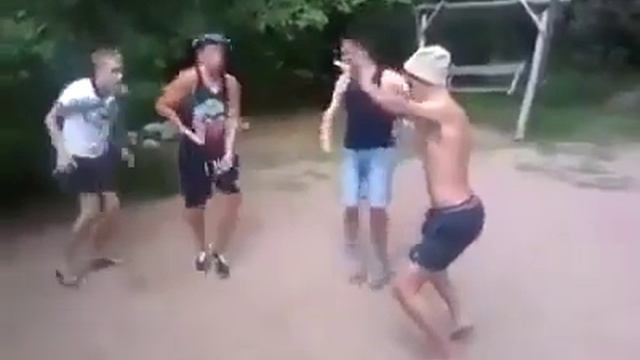 СМЕШНЫЕ ТАНЦЫ ПАРНИ ЗАЖИГАЮТ ПРИКОЛ 2019. смотреть онлайн