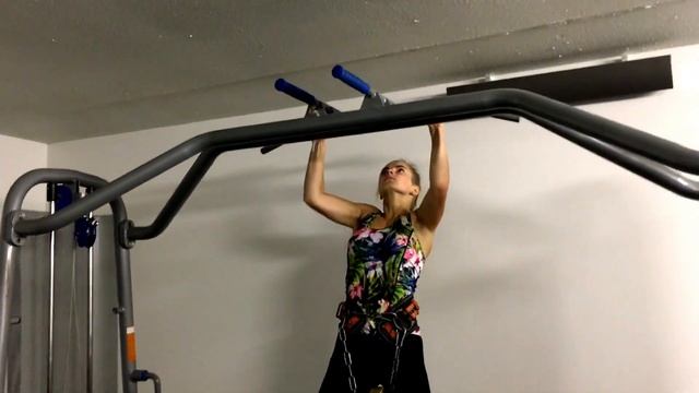 Девушка подтягивается с весом 17,5кг КМС !!!! Весовая категория до 48кг!! смотреть онлайн