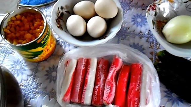 Крабовый салат с рисом и яйцами смотреть онлайн