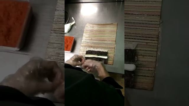 Как правильно закрутить ролл? смотреть онлайн