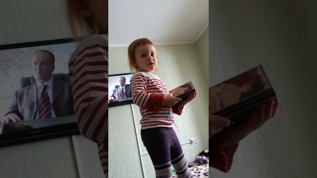 Девочка 2,5 года сочиняет сказки