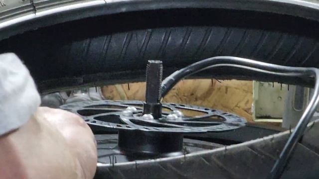 Installing a Motorcycle tire on a bicycle, electric bike, or fat bike. смотреть онлайн