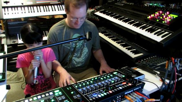 "I am a Robot" featuring Nina, Roland Juno 60, SH-201, TR-8, MX-1, VT-3, System 1, Fantom G8 смотреть онлайн