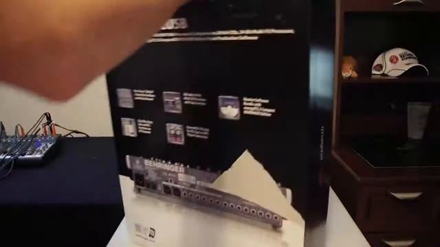 Unboxing: Behringer Xenyx x2222 USB Mixer смотреть онлайн